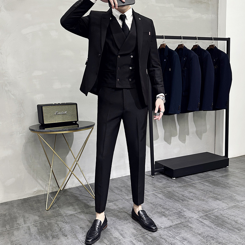 BRANTELL | 3-teiliges set für herren aus schlichtem business-blazer, weste und hose