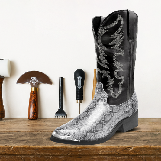 Brantell | Bestickte Westernstiefel im Schlangenleder-Stil