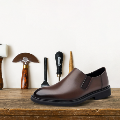 Brantell | Klassischer Herren-Slipper aus Glattlederoptik