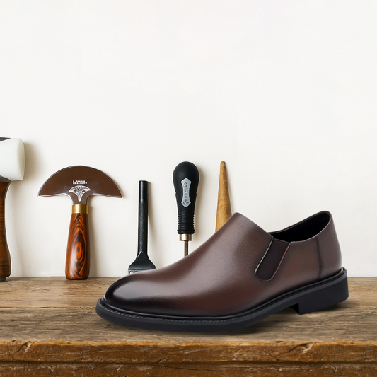 Brantell | Klassischer Herren-Slipper aus Glattlederoptik