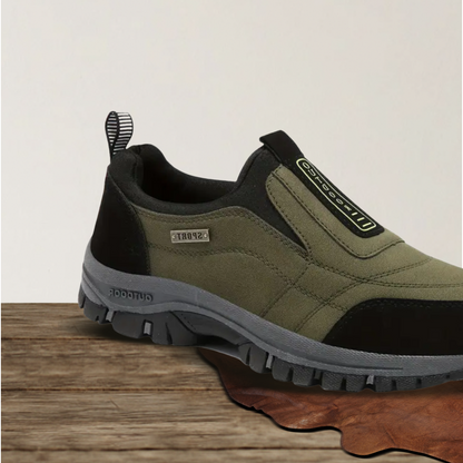 Brantell | Rutschfeste orthopädische Herren-Slipper für alle Jahreszeiten