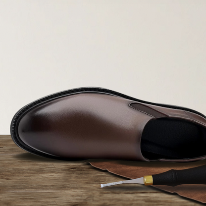 Brantell | Klassischer Herren-Slipper aus Glattlederoptik