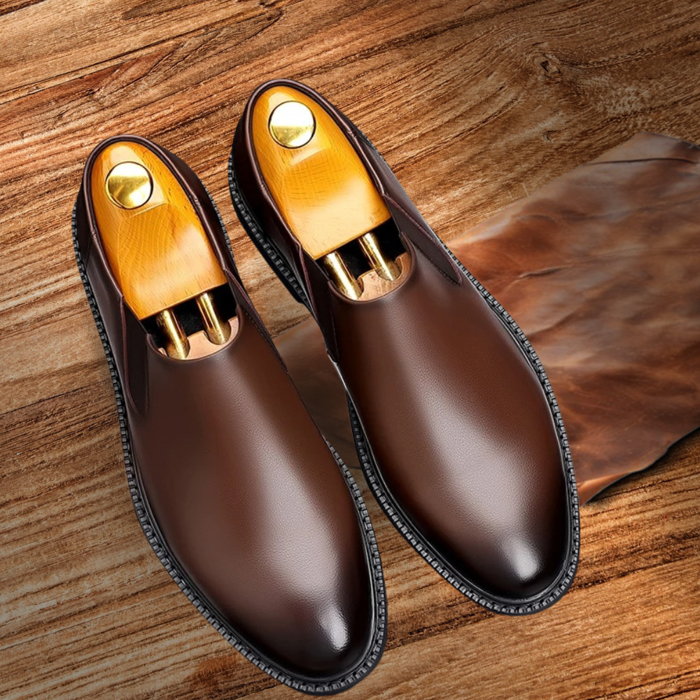 Brantell | Klassischer Herren-Slipper aus Glattlederoptik